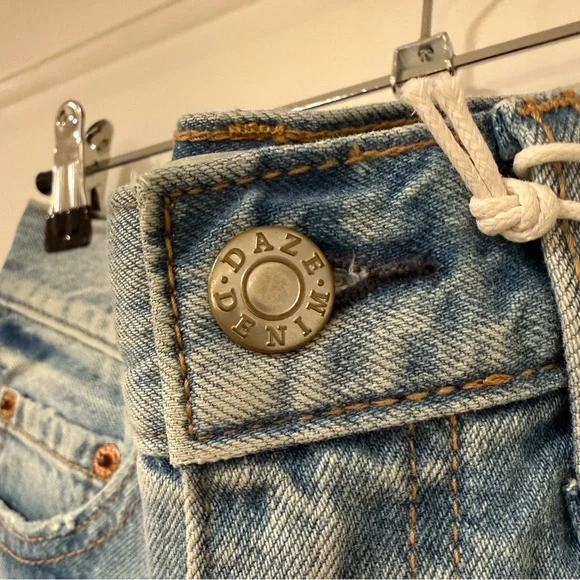 DAZE Denim Troublemaker High Rise Distressed Jean Shorts Size - 26 NWT - Picture 4 of 8